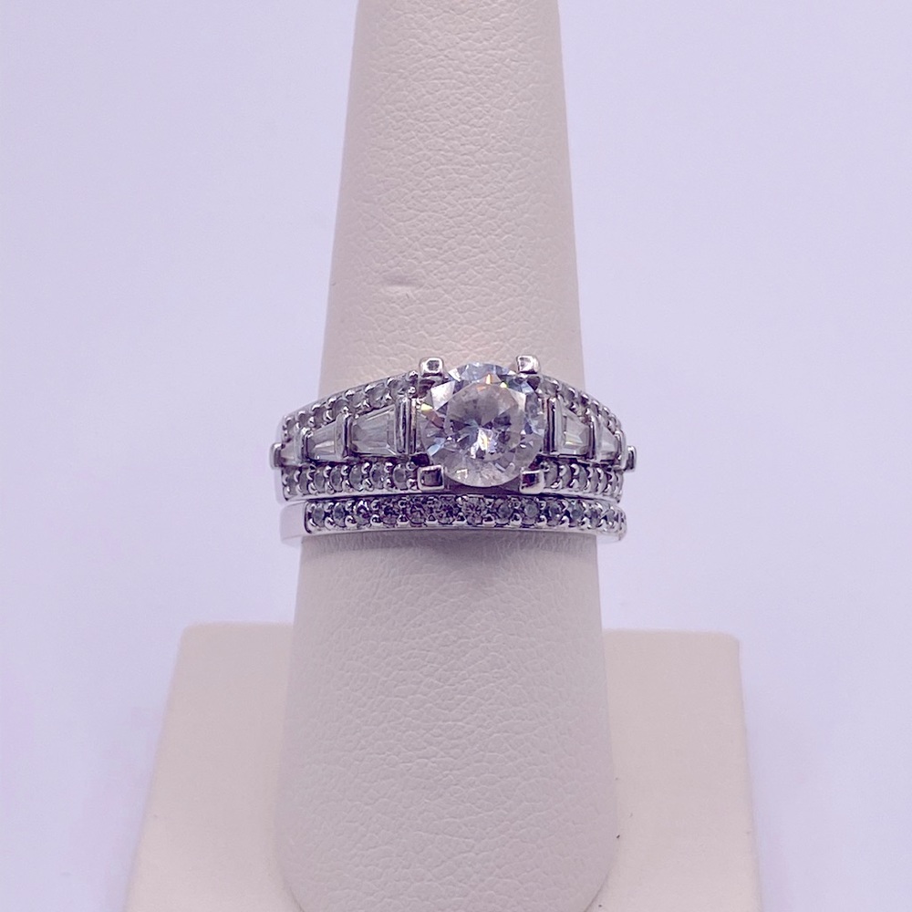 Engagement and wedding band set
